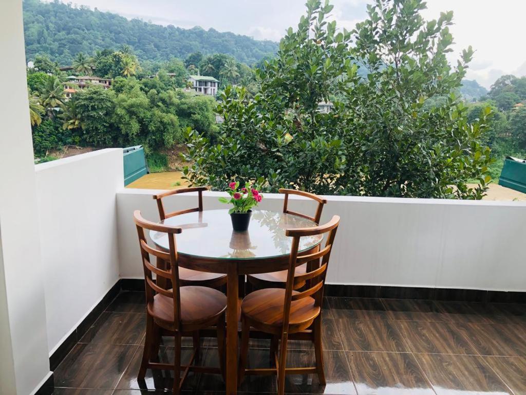 Kandy River Garden Exteriör bild